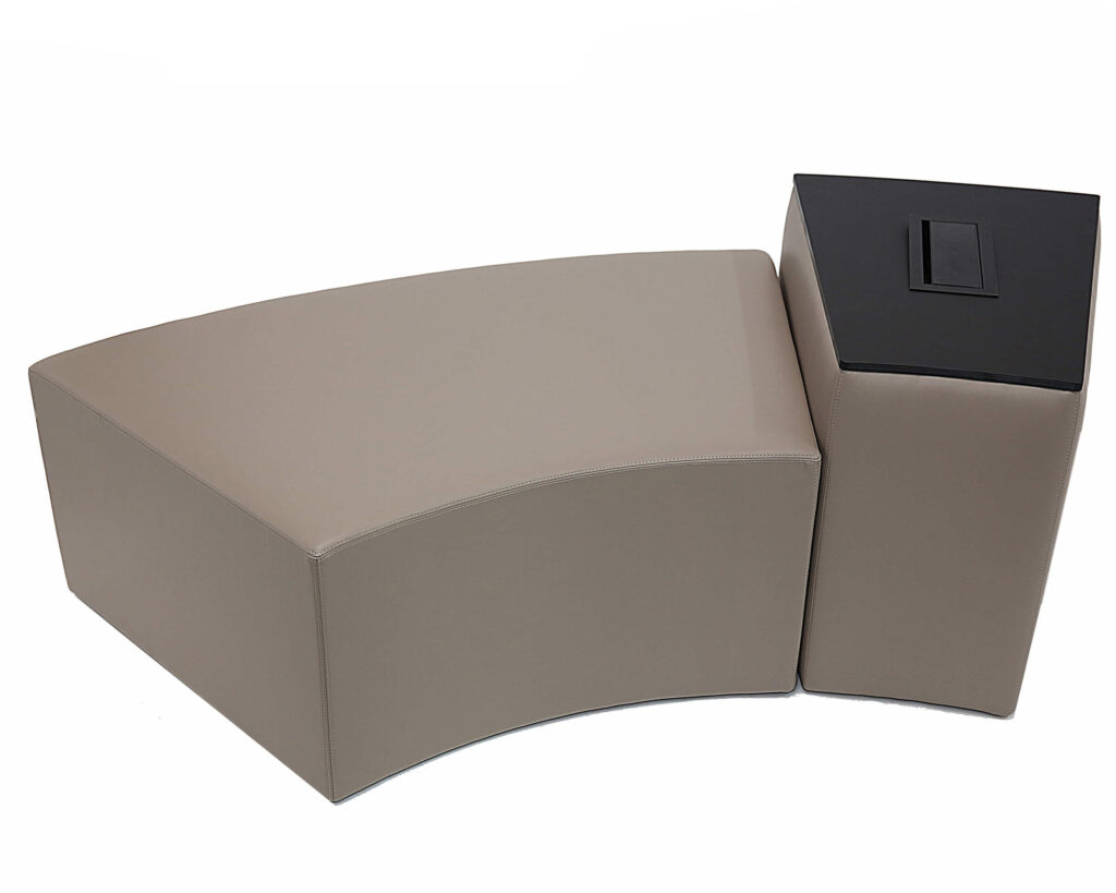 queue curve deep seat with pie table